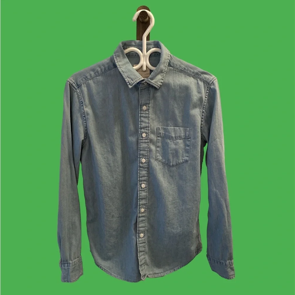 American Eagle - Picture 1 of 3